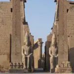 Photo personnelle du Temple de Louxor, avec ajout personnel de l'Obélisque de Louxor, qui se trouve place de la Concorde.